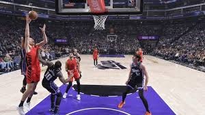 詹姆斯生涯4.5万分，湖人退役23号球衣